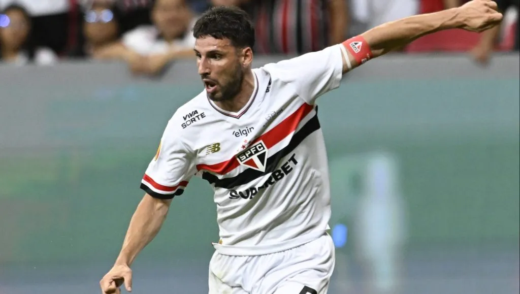 Jonathan Calleri jogador do São Paulo – Foto: Mateus Bonomi/AGIF