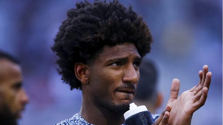 Talles Magno fez um gol e deu uma assistência no empate com a Portuguesa