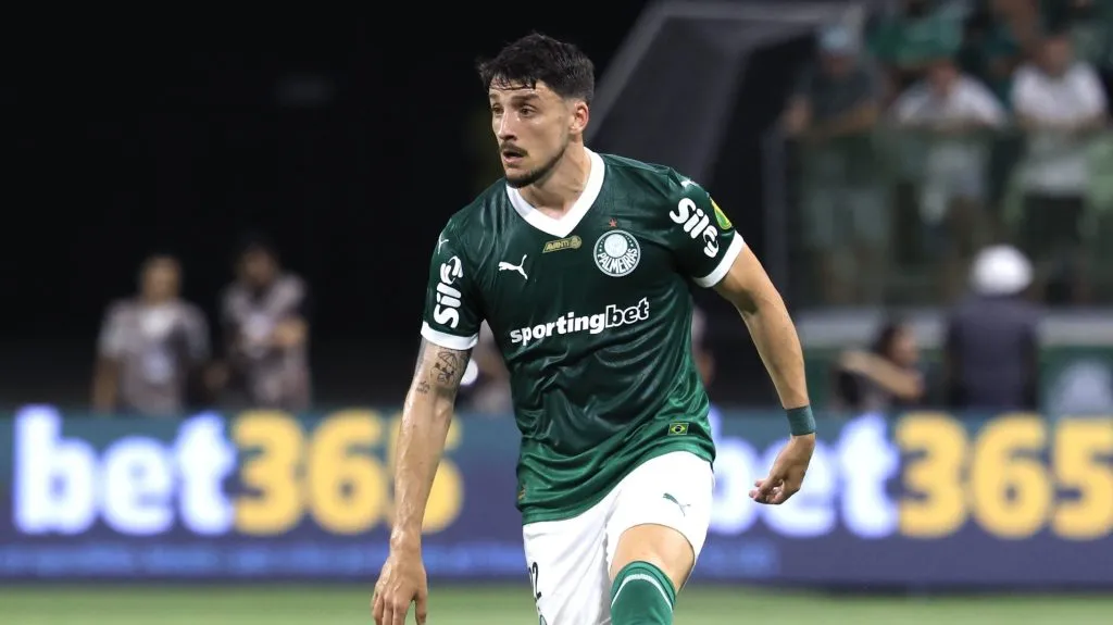 Piquerez em ação no clássico contra o São Paulo. Foto: Marcello Zambrana/AGIF