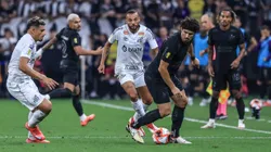Corinthians venceu o Santos em Itaquera, e gramado foi alvo de críticas.