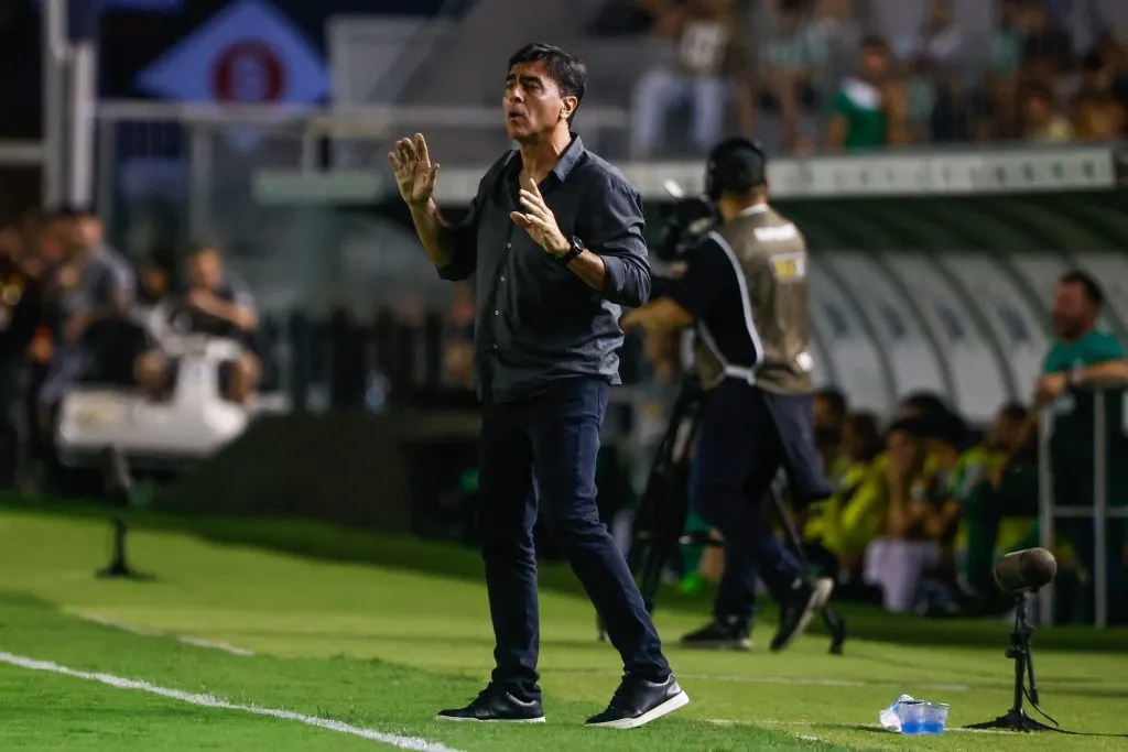Quinteros durante jogo com Juventude. Foto: Luiz Erbes/AGIF