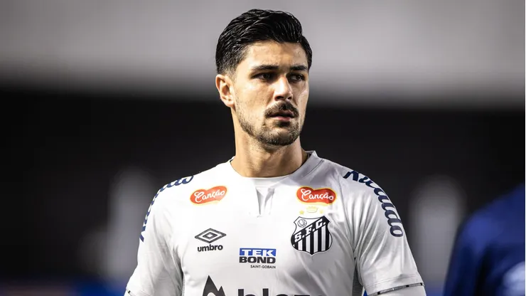 João Basso em ação pelo Santos - Foto: Abner Dourado/AGIF