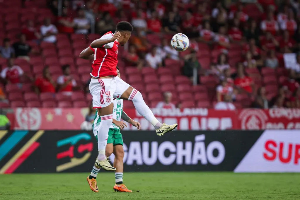 Victor Gabriel jogador do Internacional – Foto: Maxi Franzoi/AGIF
