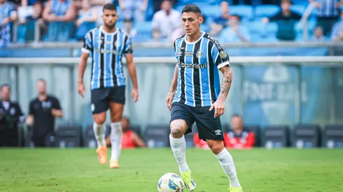 Cristian Pavón, atacante argentino do Grêmio será desfalque nos próximos jogos após lesão confirmada