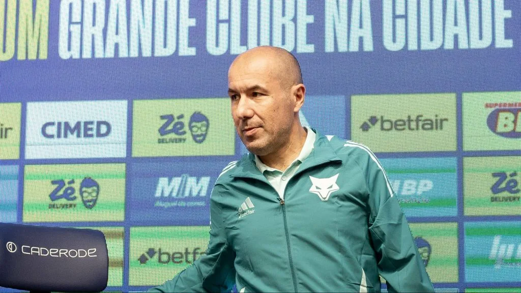 Leonardo Jardim revela como vem fazendo seu trabalho na Toca da Raposa – Foto: Fernando Moreno/AGIF