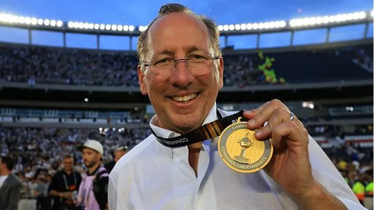 John Textor comemorando o título da Libertadores de 2024, em Buenos Aires. Foto: Buda Mendes