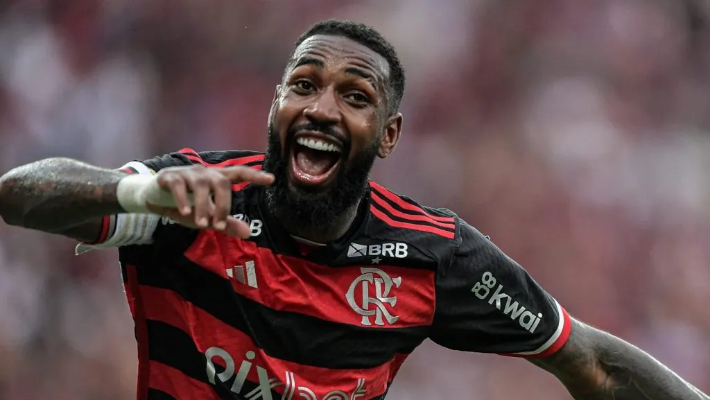 Gerson em partida pelo Flamengo. - Foto: Thiago Ribeiro/AGIF.