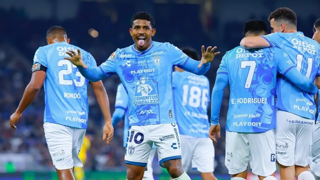 John Kennedy comemorando gol pelo Pachuca – Foto: Reprodução/Instagram