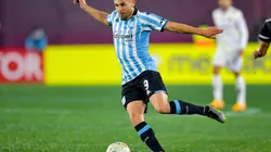 LANUS, ARGENTINA - MAY 28: Adrian Martinez of Racing Club drives the ball during the Copa CONMEBOL Sudamericana 2024 group H match between Racing Club and Sportivo Luqueño at Estadio Ciudad de Lanus (La Fortaleza) on May 28, 2024 in Lanus, Argentina. (Photo by Marcelo Endelli/Getty Images)