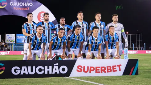 Jogadores do Grêmio posam para foto antes na partida contra Monsoon no Estádio Do Vale pelo Campeonato Gaúcho 2025. Foto: Maxi Franzoi / AGIF