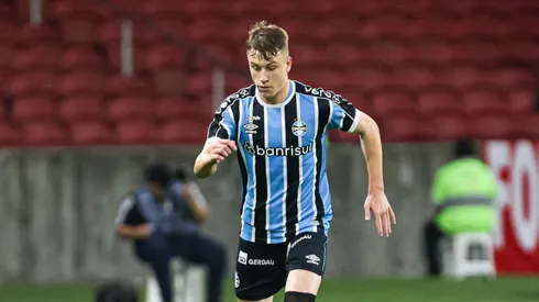 Igor Serrote pode ganhar chances no time de Quinteros. Foto: Maxi Franzoi/AGIF