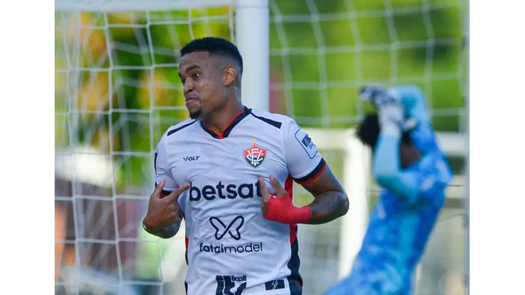 Alerrandro brilhou pelo Vitória