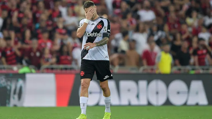 Vegetti, do Vasco, durante partida contra o Flamengo no Maracanã pelo Campeonato Carioca 2025. Foto: Thiago Ribeiro / AGIF