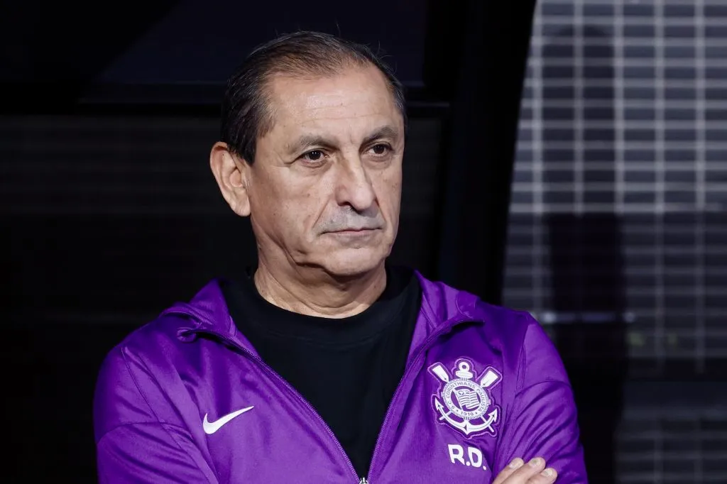 Ramón Díaz também é elogiado pela Fiel torcida. Foto: Marcello Zambrana/AGIF