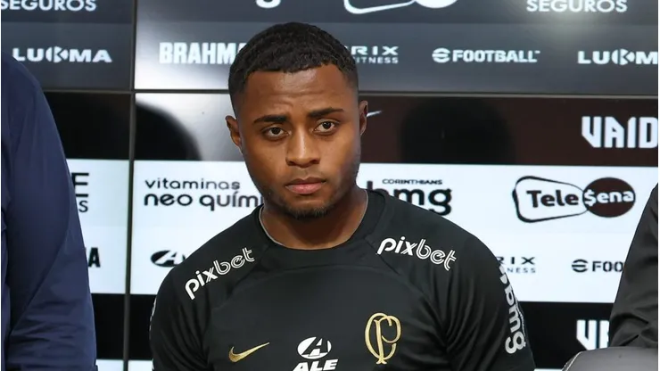 Diego Palacios, lateral-esquerdo do Corinthians, em oletiva de imprensa realizada no CT Joaquim Grava