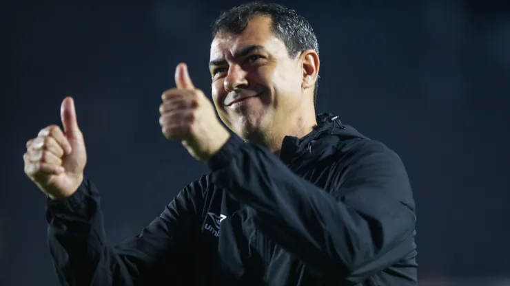 Carille teria pedido a contratação de Pedrinho, ex-Corinthians e Atlético-MG.