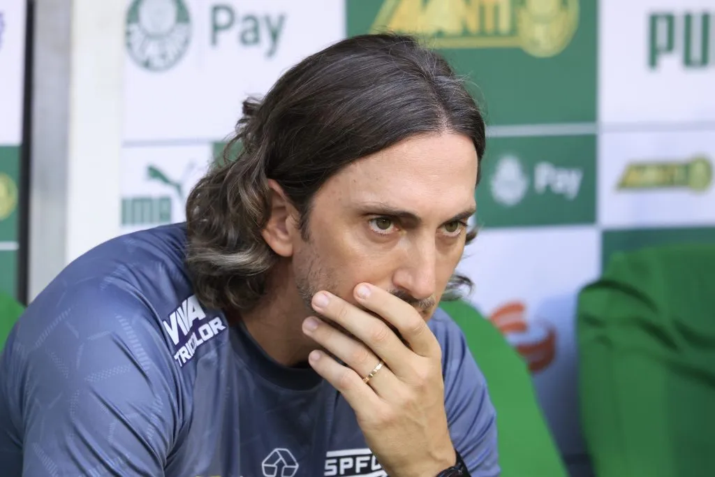Luis Zubeldia durante partida contra o Palmeiras no estadio Arena Allianz Parque pelo campeonato Paulista 2025. Foto: Marcello Zambrana/AGIF
