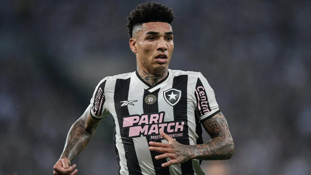 Igor Jesus em partida pelo Botafogo. Foto: Thiago Ribeiro/AGIF