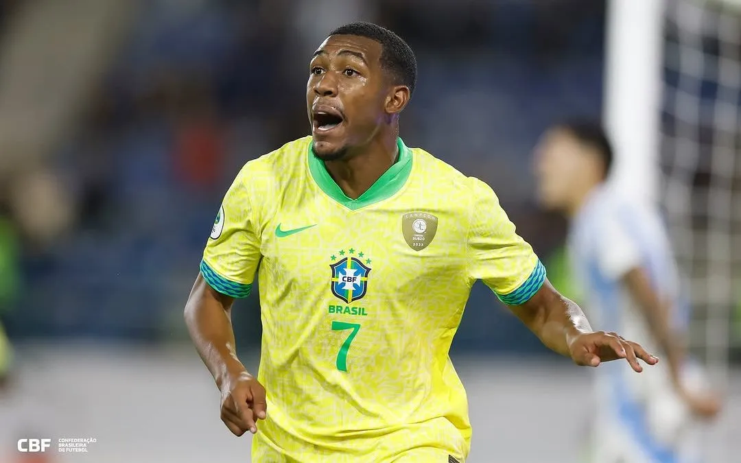 Cria do Vasco e artilheiro da Seleção, Rayan brilha se destaca com a Amarelinha mais uma vez. Foto: Rafael Ribeiro/CBF/SeleçãoBase