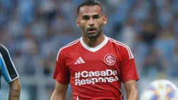 Thiago Maia durante clássico pelo Campeonato Gaúcho