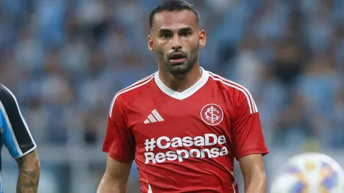 Thiago Maia durante clássico pelo Campeonato Gaúcho