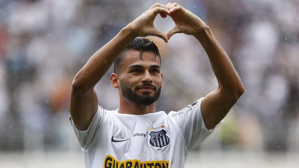 Thiago Maia comemorando. Foto: Ricardo Saibun/AGIF
