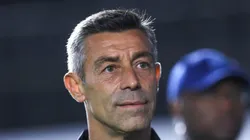 Pedro Caixinha durante jogo do Peixe na Vila Belmiro. Foto: Reinaldo Campos/AGIF