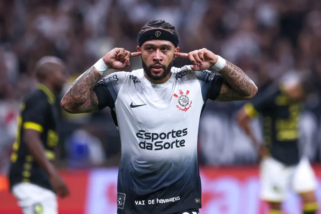 Depay tem acordo com o Corinthians criticado por Neto – Foto: Marcello Zambrana/AGIF