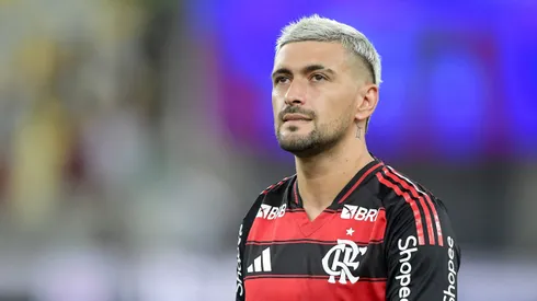 Arrascaeta aderiu ao movimento contra a grama sintetica