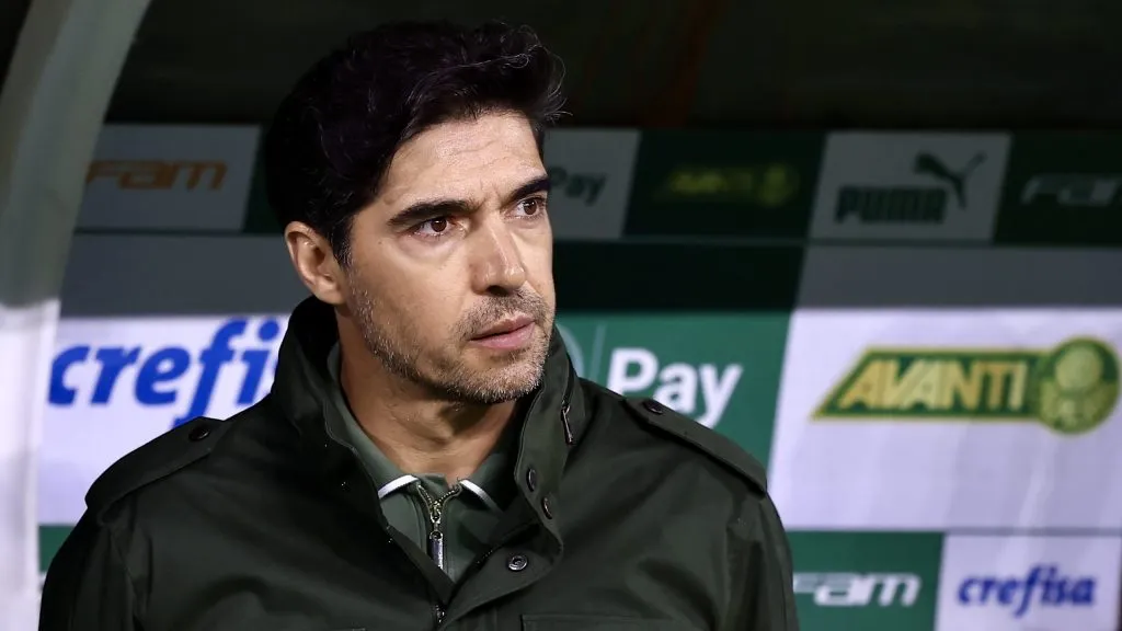 Abel Ferreira em partida pelo Palmeiras.  Foto: Marcello Zambrana/AGIF