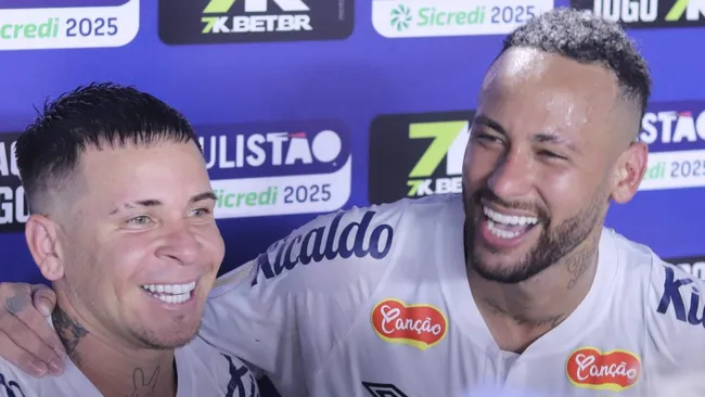 Foto: Reinaldo Campos/AGIF – Soteldo e Ney Jr. em entrevista animada após vitória contra o Água Santa.