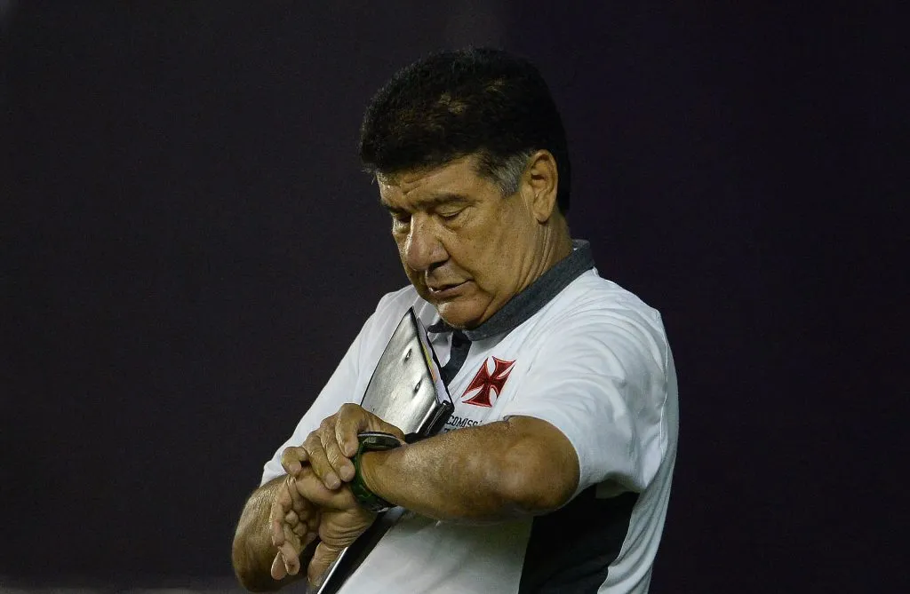Rio de Janeiro – RJ – 18/11/14 – BRASILEIRO B 2014, VASCO X VILA NOVA – Joel Santana tecnico do Vasco durante partida contra o Vila Nova no estado Sao Januario pelo Campeonato Brasileiro B 2014. Foto: Fernando Soutello/AGIF