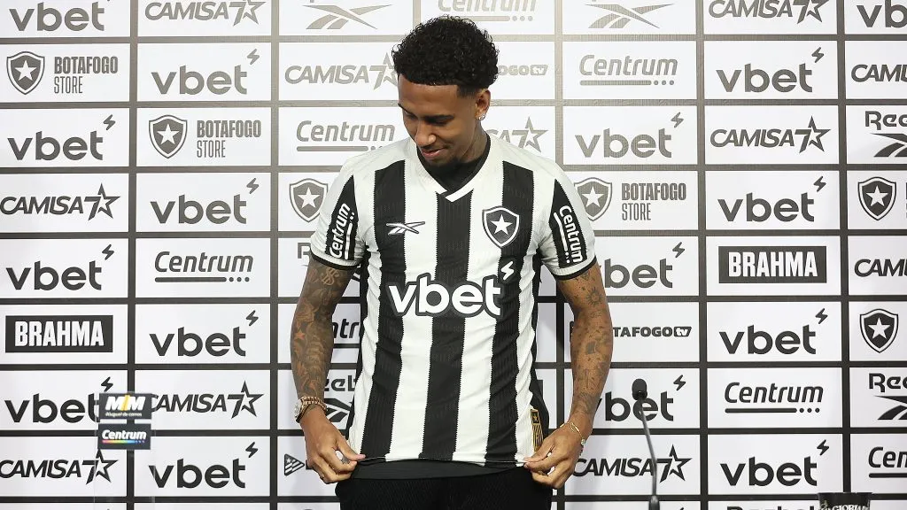 Novo camisa nove não vê pressão na equipe ao Botafogo