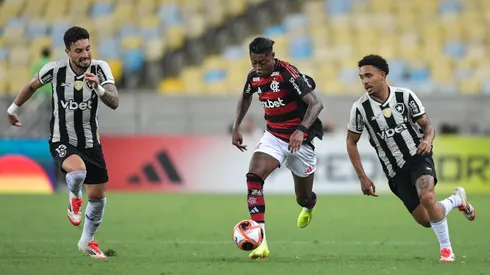 Botafogo perdeu clássico para o Flamengo e não venceu depois.