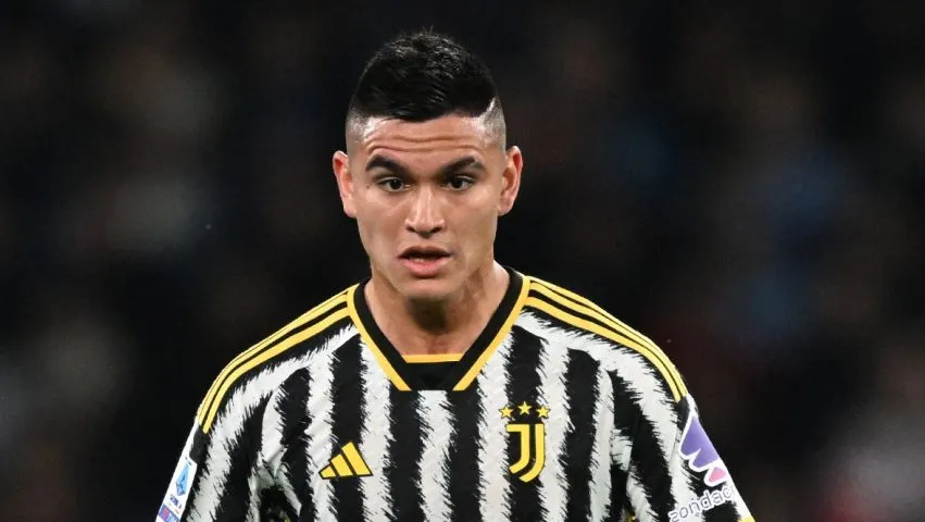 Alcaraz, meia argentino do Flamengo, emprestado ao Everton