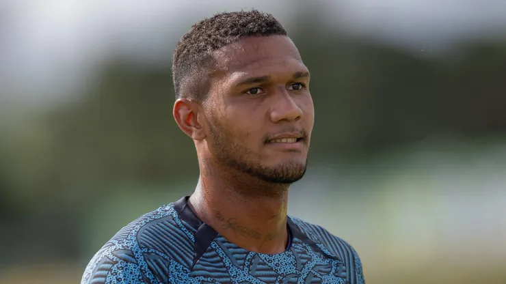 Adriel, goleiro do Grêmio, durante partida contra o Ypiranga no estádio Colosso da Lagoa pelo Campeonato Gaúcho 2025
