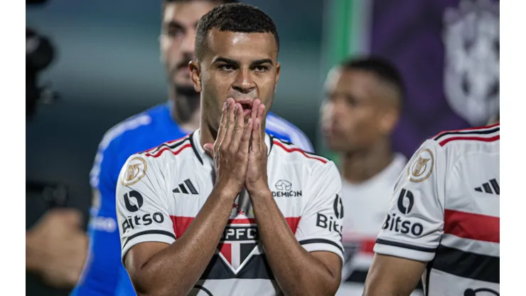 GO - GOIANIA - 18/10/2023 - BRASILEIRO A 2023, GOIAS X SAO PAULO - Alisson jogador do Sao Paulo durante partida contra o Goias no estadio Serrinha pelo campeonato Brasileiro A 2023. Foto: Isabela Azine/AGIF