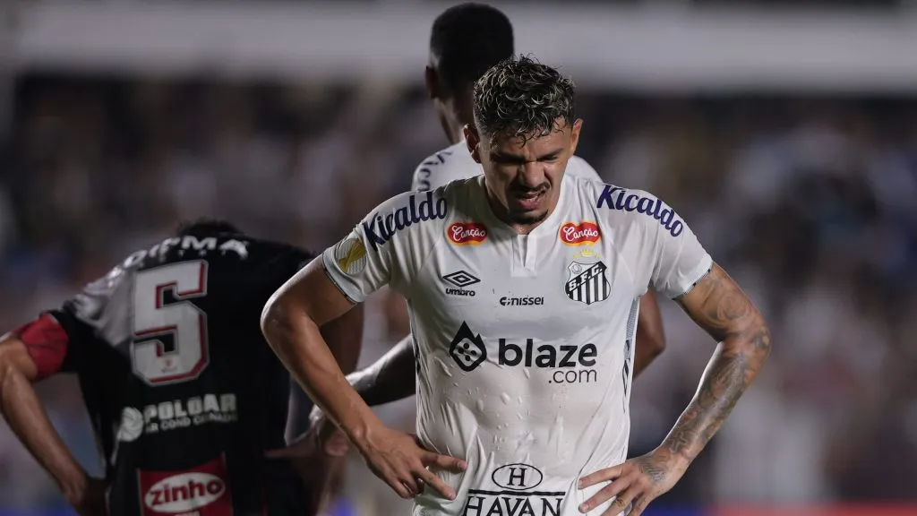Tiquinho Soares jogador do Santos lamenta durante partida contra o Botafogo-SP, Foto: Ettore Chiereguini/AGIF