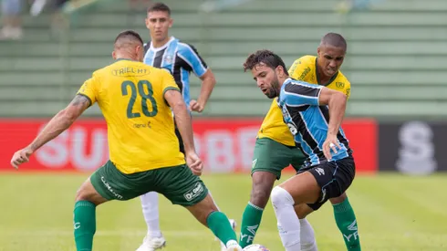 Pepê em campo na vitória do Grêmio contra o Ypiranga na última rodada do Gaúcho.