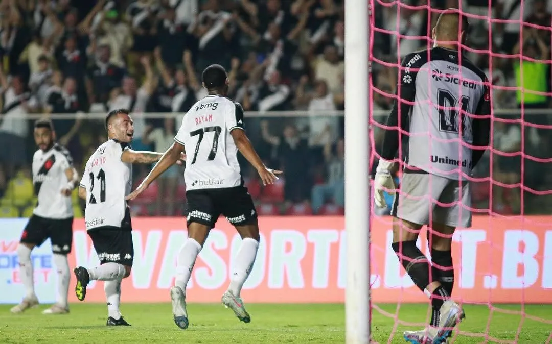 Rayan marcou seu primeiro gol da temporada 2025 após título no Sul-Americano. Foto: Matheus Lima/Vasco da Gama