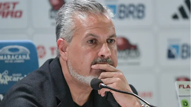 José Boto durante apresentação do lateral Danilo.