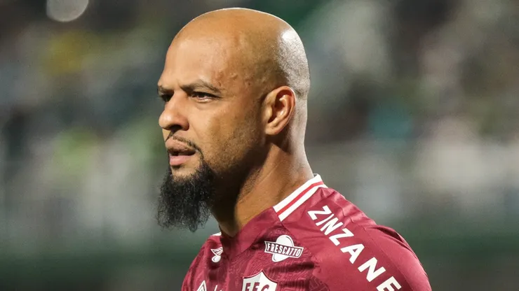 Felipe Melo se posiciona sobre utilização de grama sintética