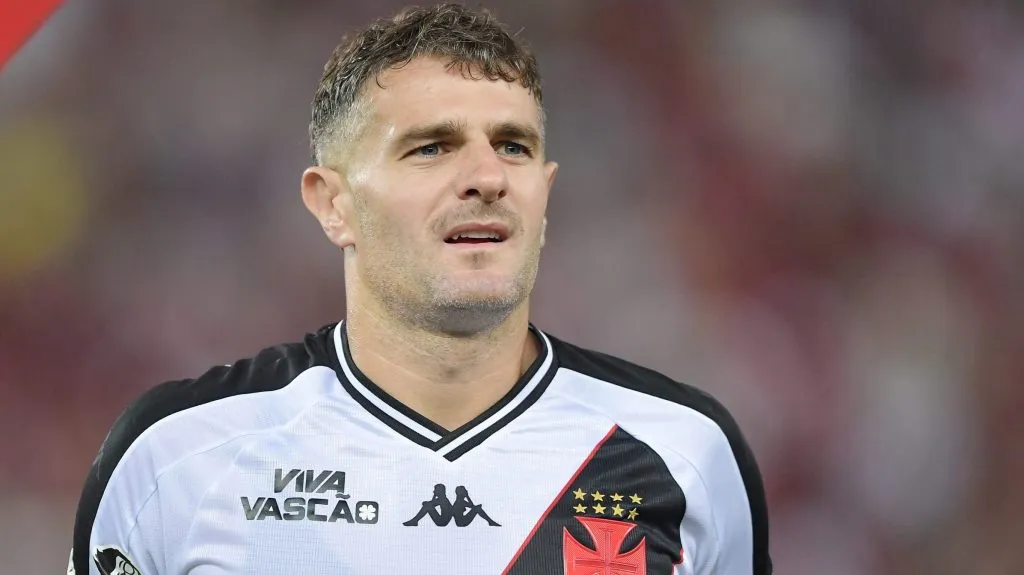 Vegetti durante partida. Foto: Thiago Ribeiro/AGIF