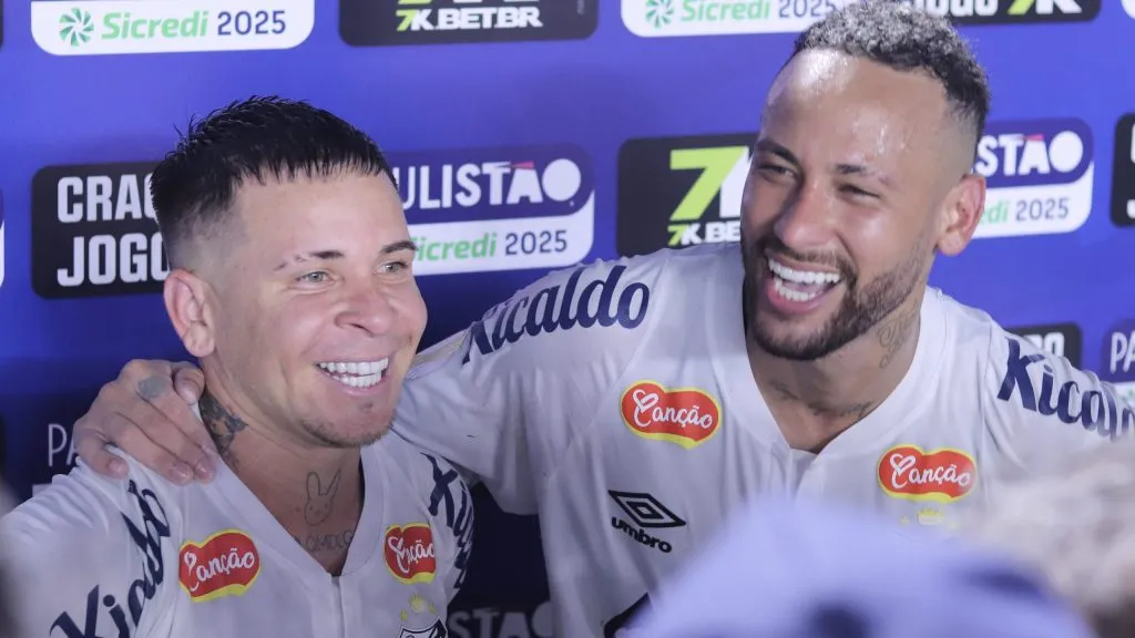 Neymar e Soteldo após partida do Campeonato Paulista/ Foto: Reinaldo Campos/AGIF