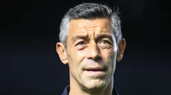 Pedro Caixinha durante o jogo do Peixe na Vila Belmiro.