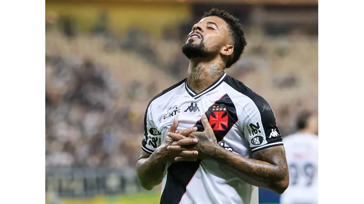 Paulinho jogador do Vasco comemora seu gol durante partida contra o Madureira no estádio Arena da Amazônia pelo campeonato Carioca 2025. Foto: Antonio Pereira/AGIF