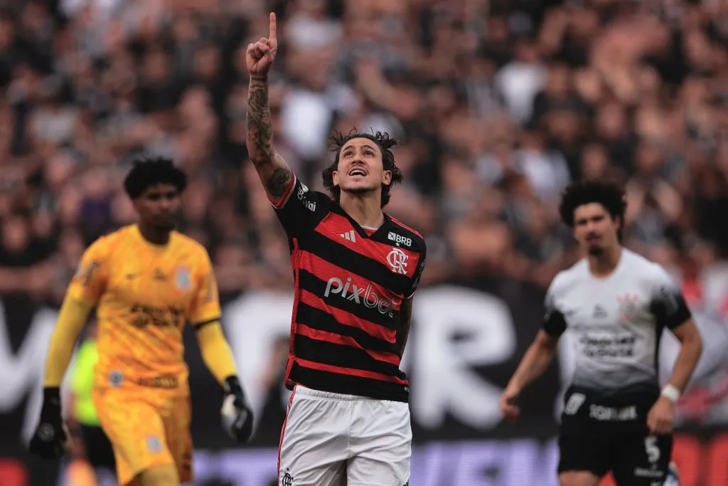 SP – SAO PAULO – 01/09/2024 – BRASILEIRO A 2024, CORINTHIANS X FLAMENGO – Pedro jogador do Flamengo comemora seu gol durante partida contra o Corinthians no estadio Arena Corinthians pelo campeonato Brasileiro A 2024. Foto: Ettore Chiereguini/AGIF