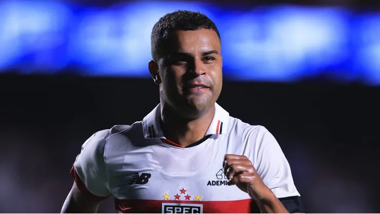 Alisson, meia do São Paulo