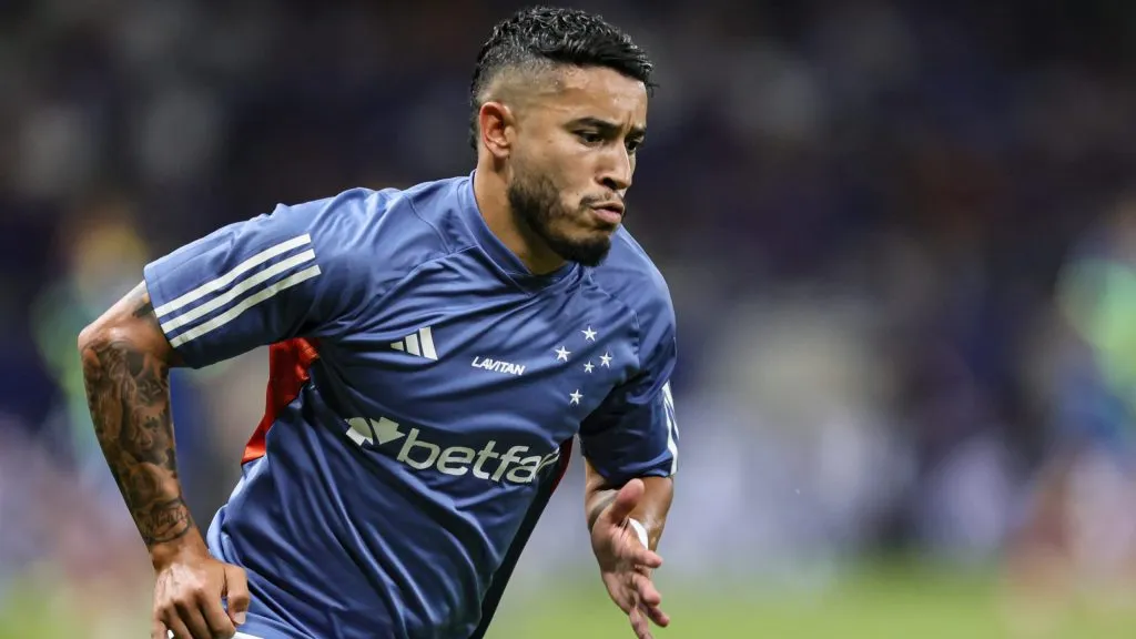 William jogador do Cruzeiro durante aquecimento antes da partida contra o Bahia no estádio Mineirão pelo campeonato Brasileiro A 2024. Foto: Gilson Lobo/AGIF