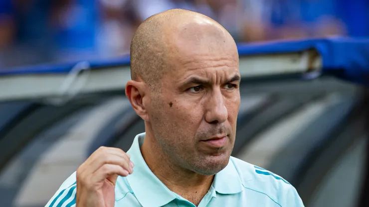 Leonardo Jardim, técnico do Cruzeiro comandando equipe - Foto: Gustavo Aleixo/Cruzeiro